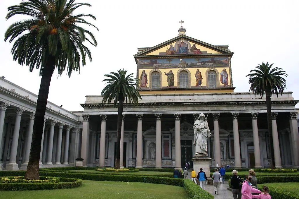 Roma Holiday And Jubilee House